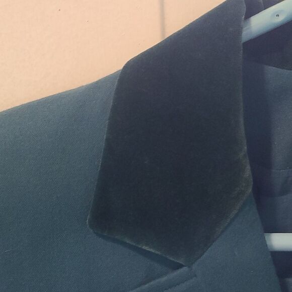 Size 8 Carlisle Ladies Skirt and Jacket Suit in Green Wool With Velvet Collar - Picture 2 of 16